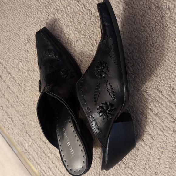 BCBG Cowboy Leather Slides - Picture 3 of 9